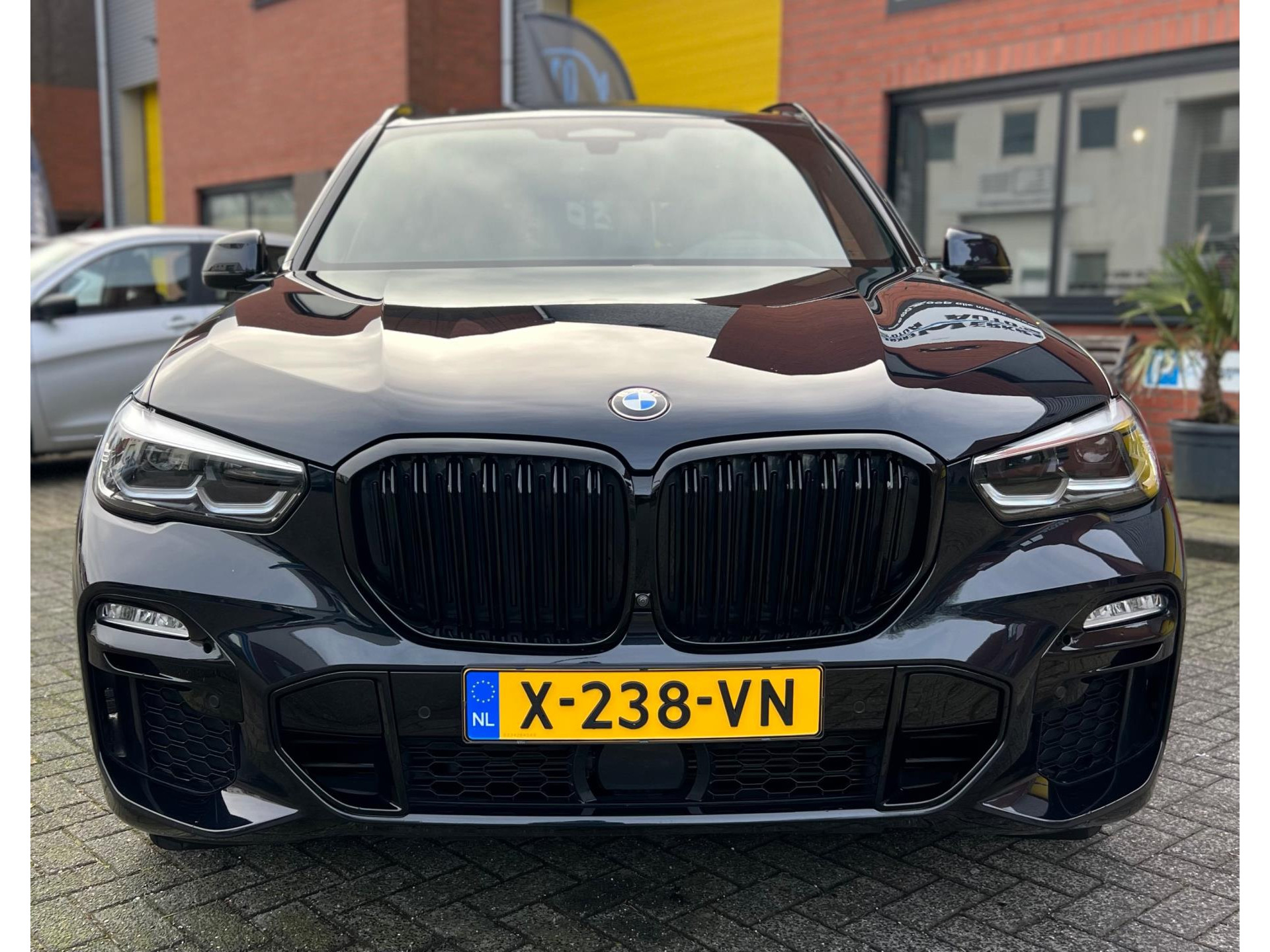 37095426-7.jpg
